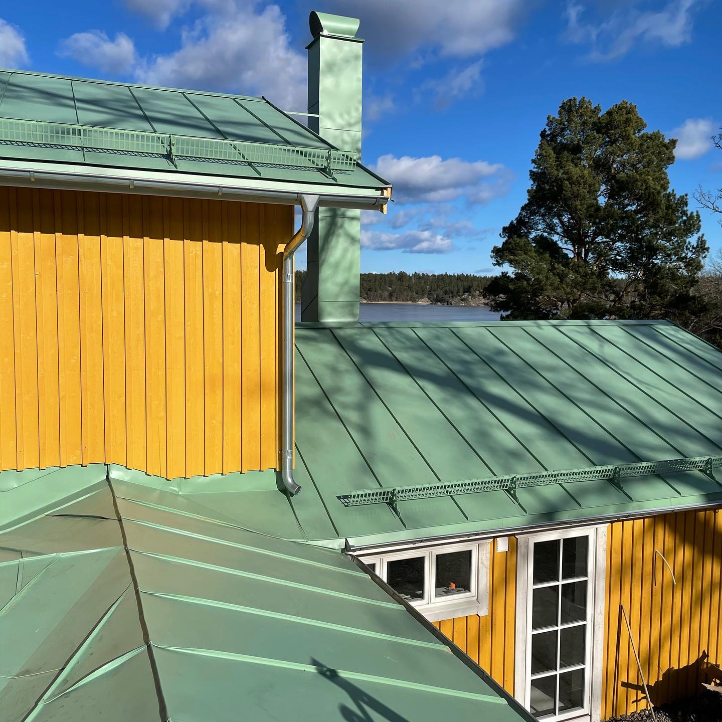 Referensarbete på plåttak av TG Plåtslagare i Norrköping